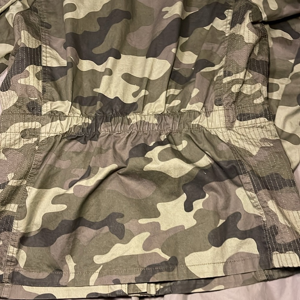 Green camouflage online jacket, size medium - Picture 8 of 8